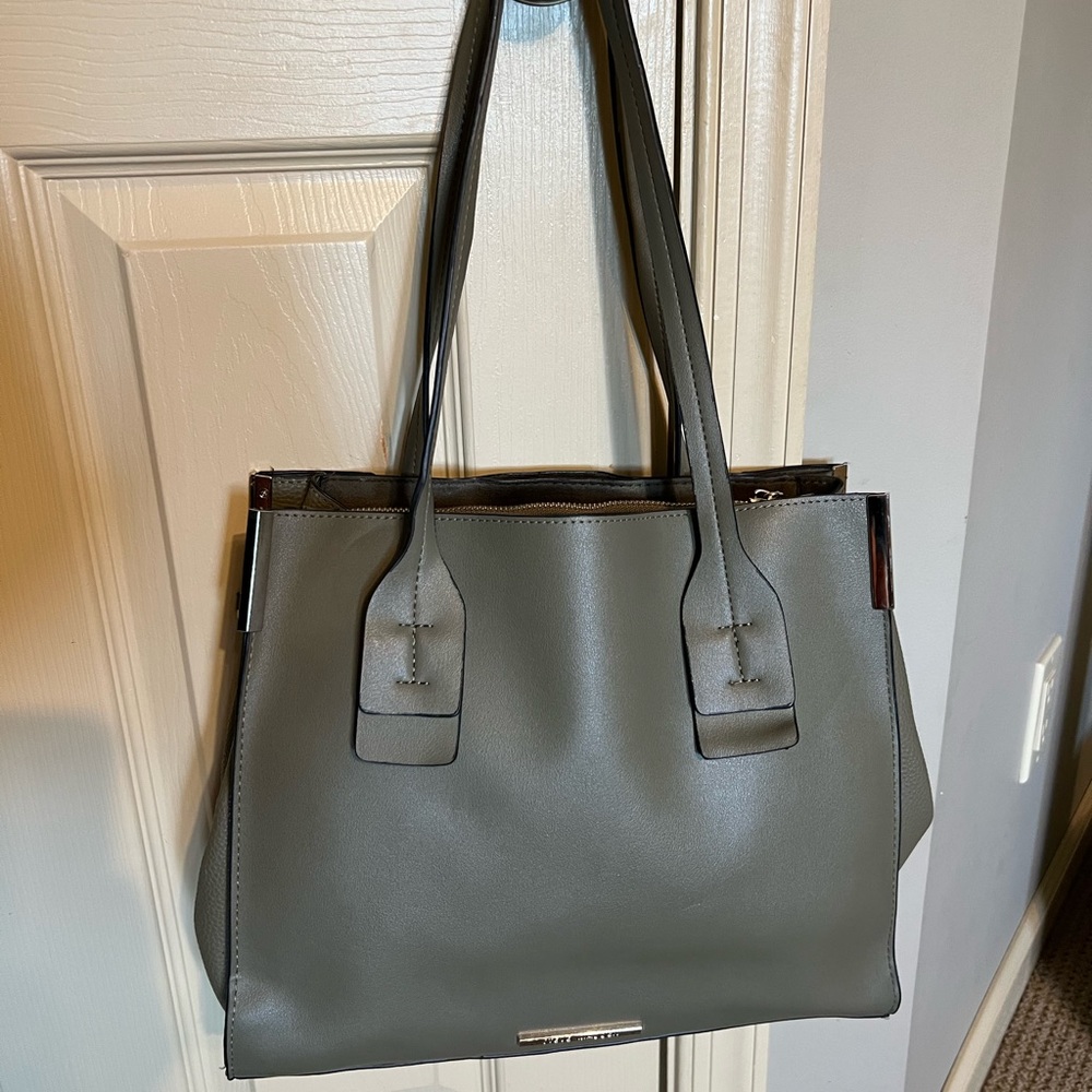 Like new Steve Madden purse. 13X11